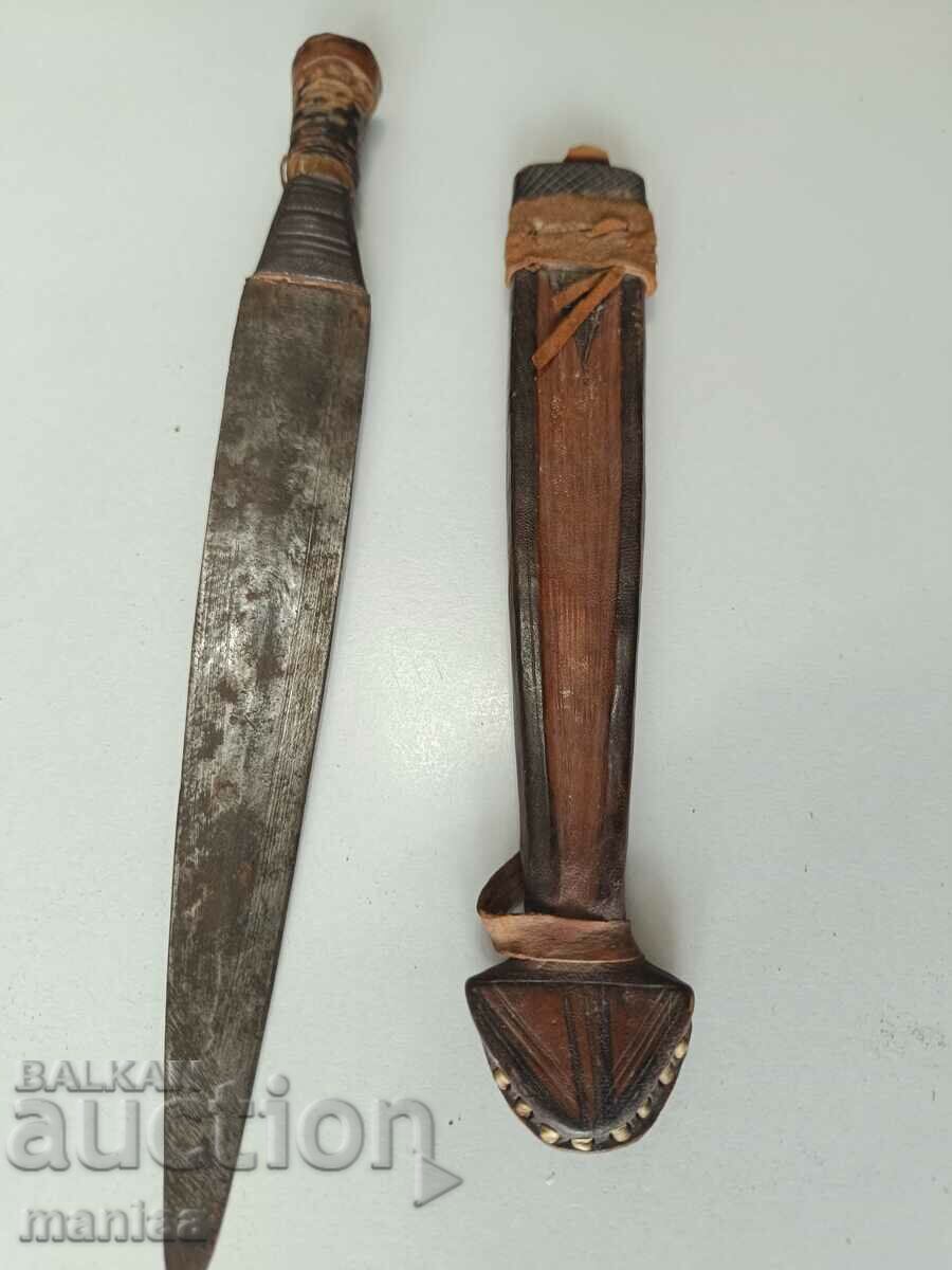 Livrarea Pumnal vechi african forjat 32 cm Livrarea Pumnal vechi african forjat 32 cm