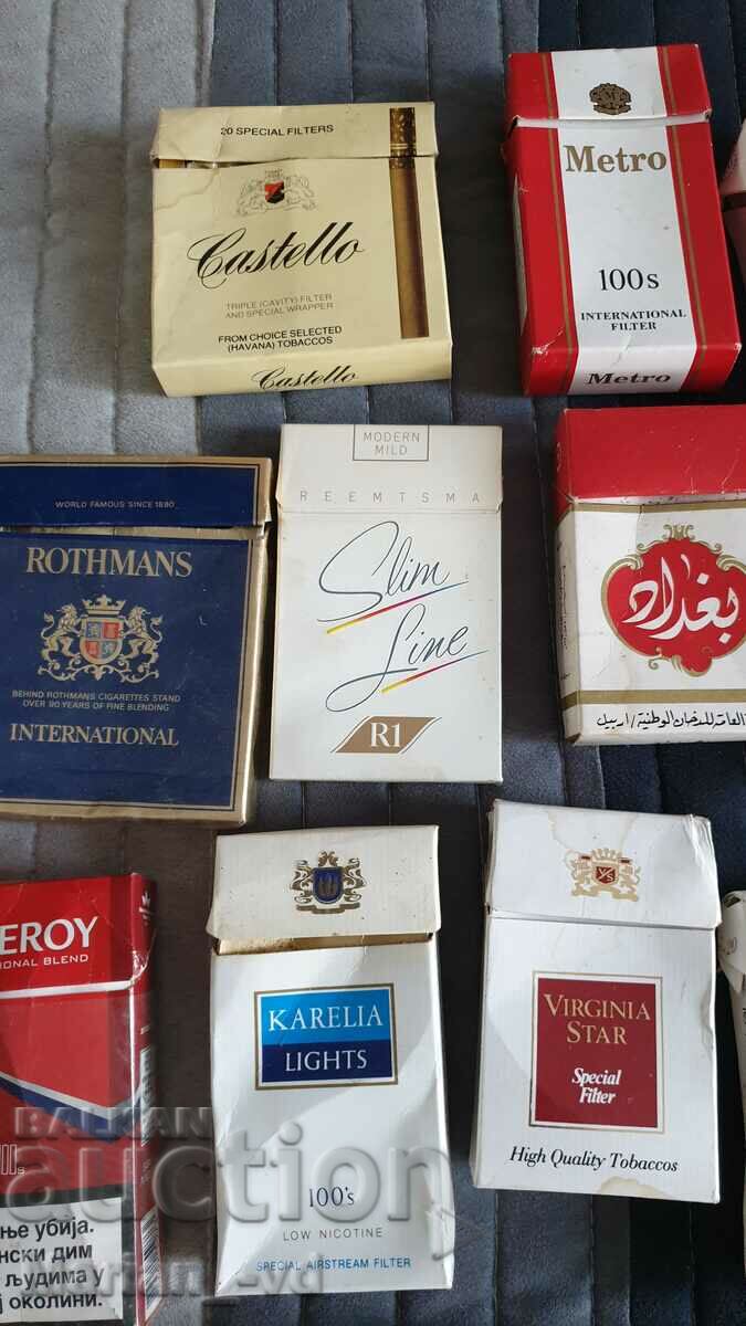 Livrarea Colecție de cutii de țigări vechi Livrarea Colecție de cutii de țigări vechi