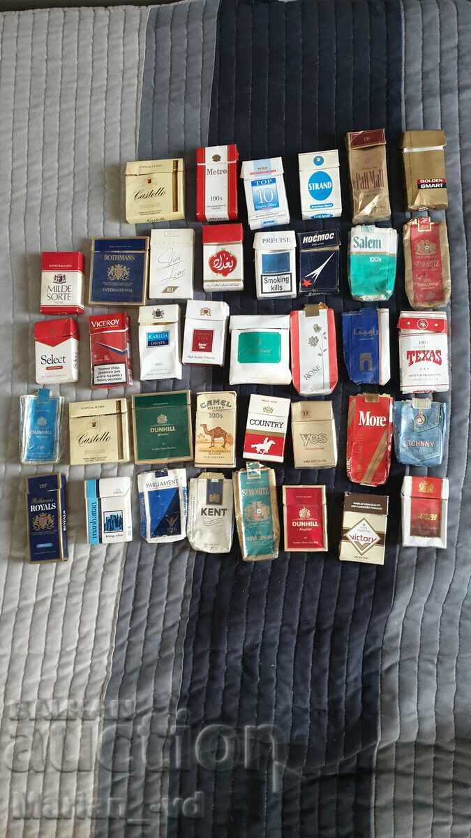 Συλλογή από παλιά κουτιά τσιγάρων