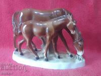 Figurină veche din porțelan Cal cu mânzul său Sitzendorf