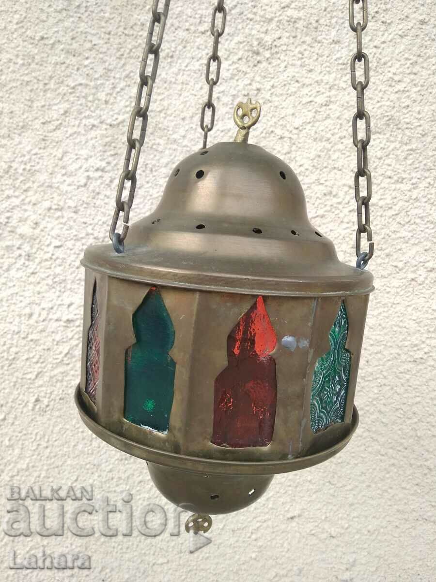 A hanging lantern does not light