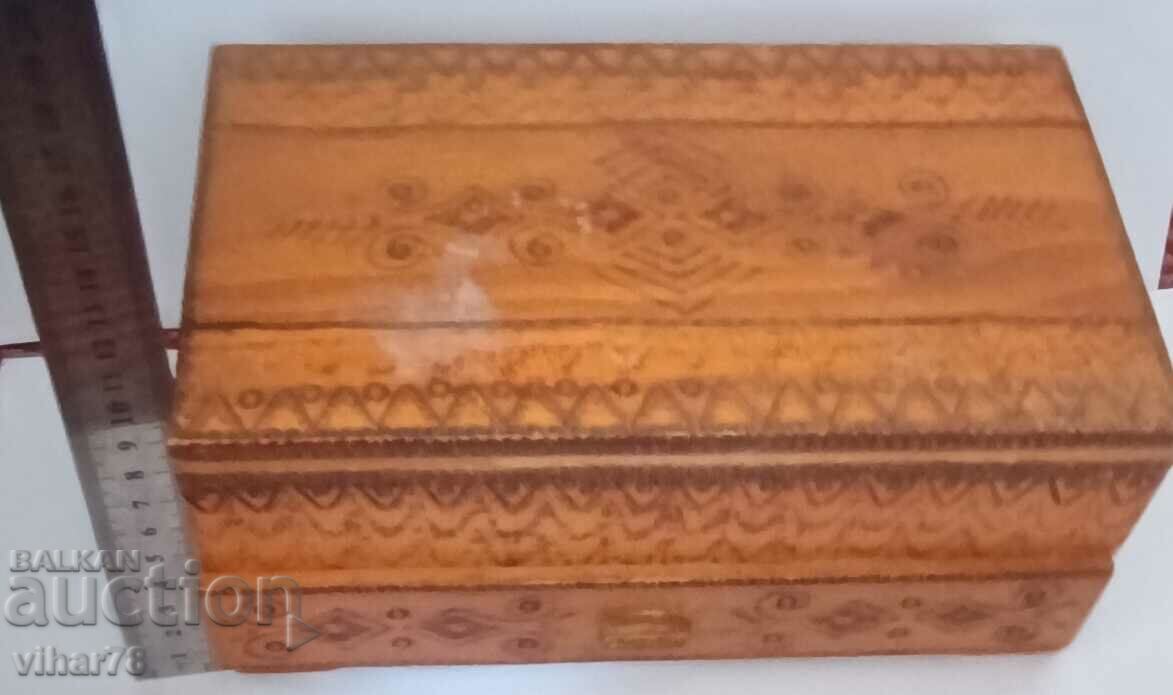 Delivery of Old wooden box Delivery of Old wooden box