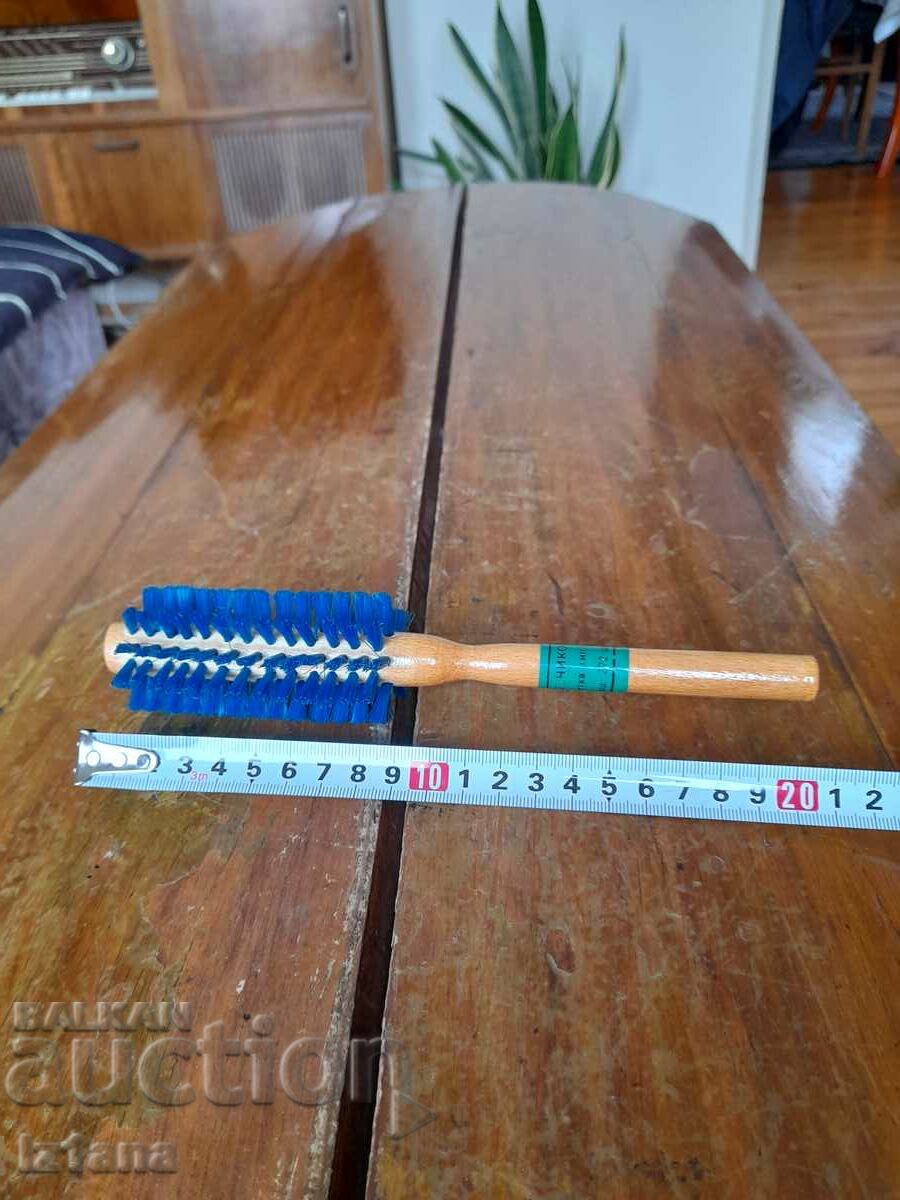 An old hair brush with price 20.00 BGN | € 10.23 An old hair brush with price 20.00 BGN | € 10.23