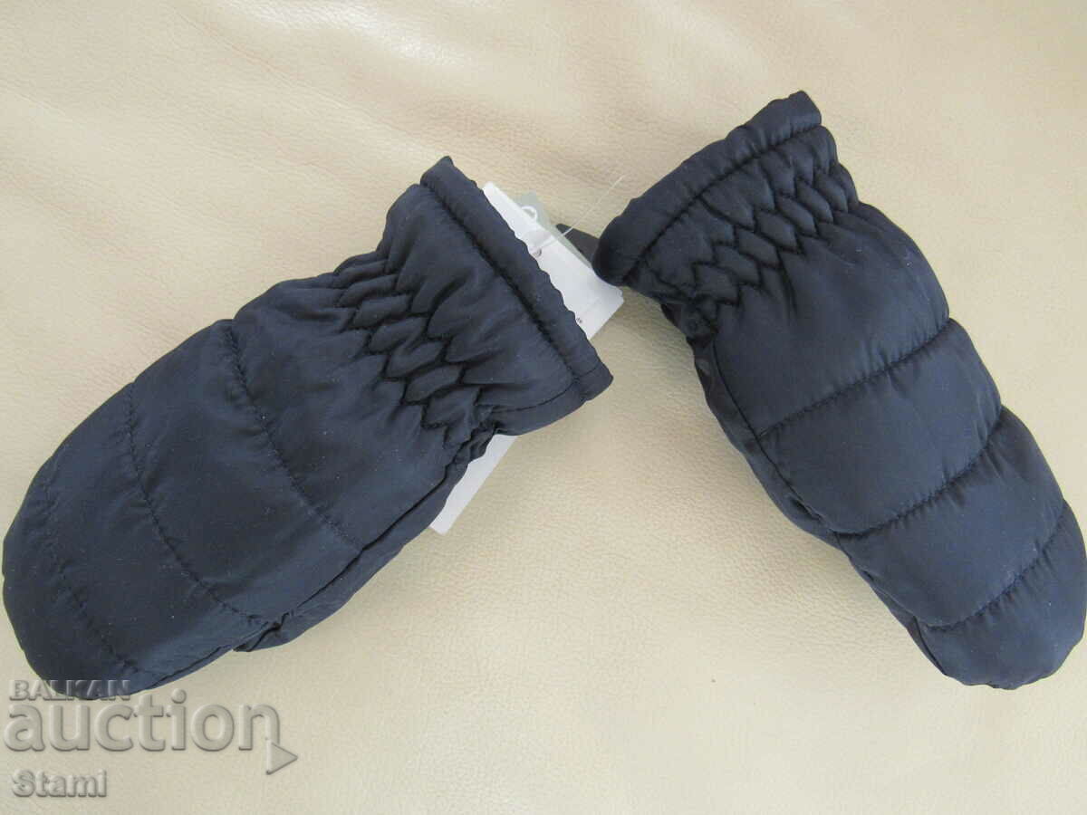 Children's gloves with one finger H&M, new, size 2-4 years. with price 14.00 BGN | € 7.16 Children's gloves with one finger H&M, new, size 2-4 years. with price 14.00 BGN | € 7.16