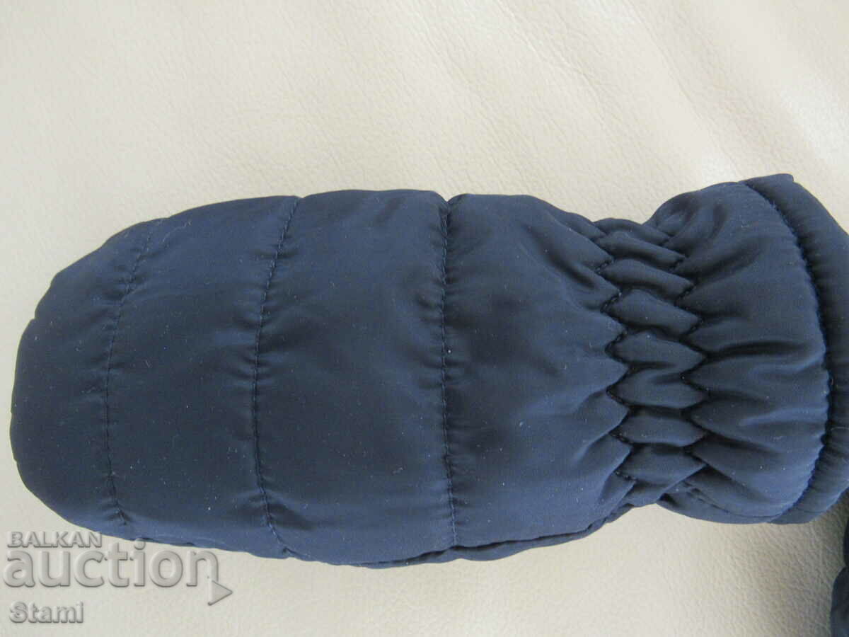 Auction Children's gloves with one finger H&M, new, size 2-4 years. Auction Children's gloves with one finger H&M, new, size 2-4 years.