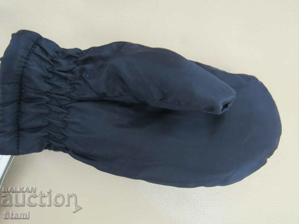 Delivery of Children's gloves with one finger H&M, new, size 2-4 years. Delivery of Children's gloves with one finger H&M, new, size 2-4 years.