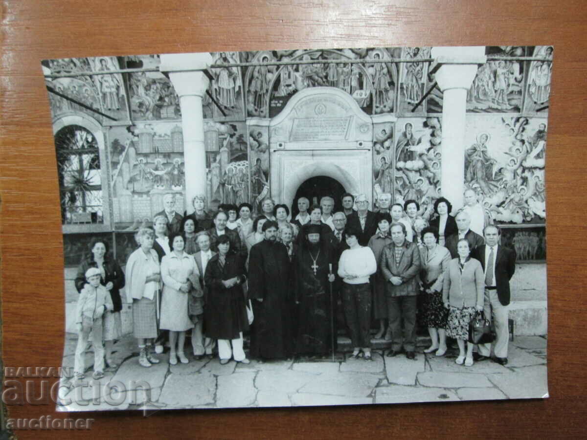 Delivery of OLD LARGE PHOTO LAITY, PRIEST METROPOLITAN MONASTERY Delivery of OLD LARGE PHOTO LAITY, PRIEST METROPOLITAN MONASTERY