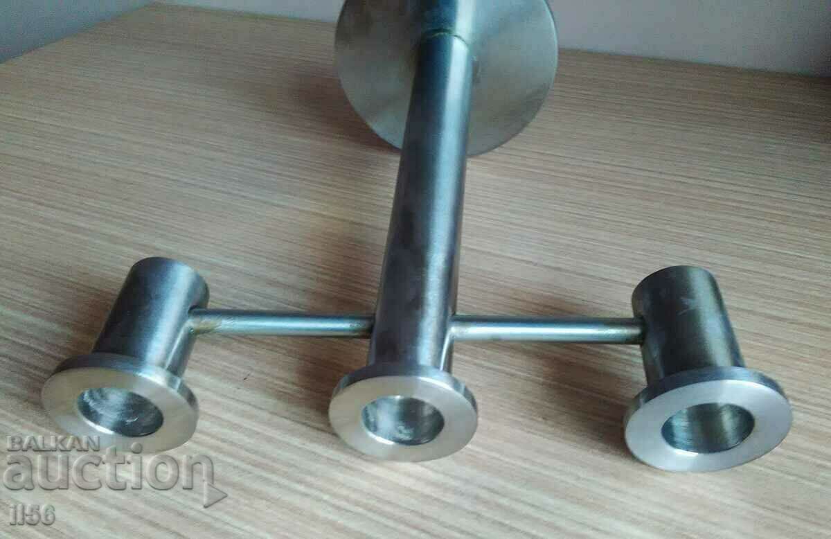 Sfeșnic triplu - crom-nichel cu preț 10.00 BGN | € 5.11