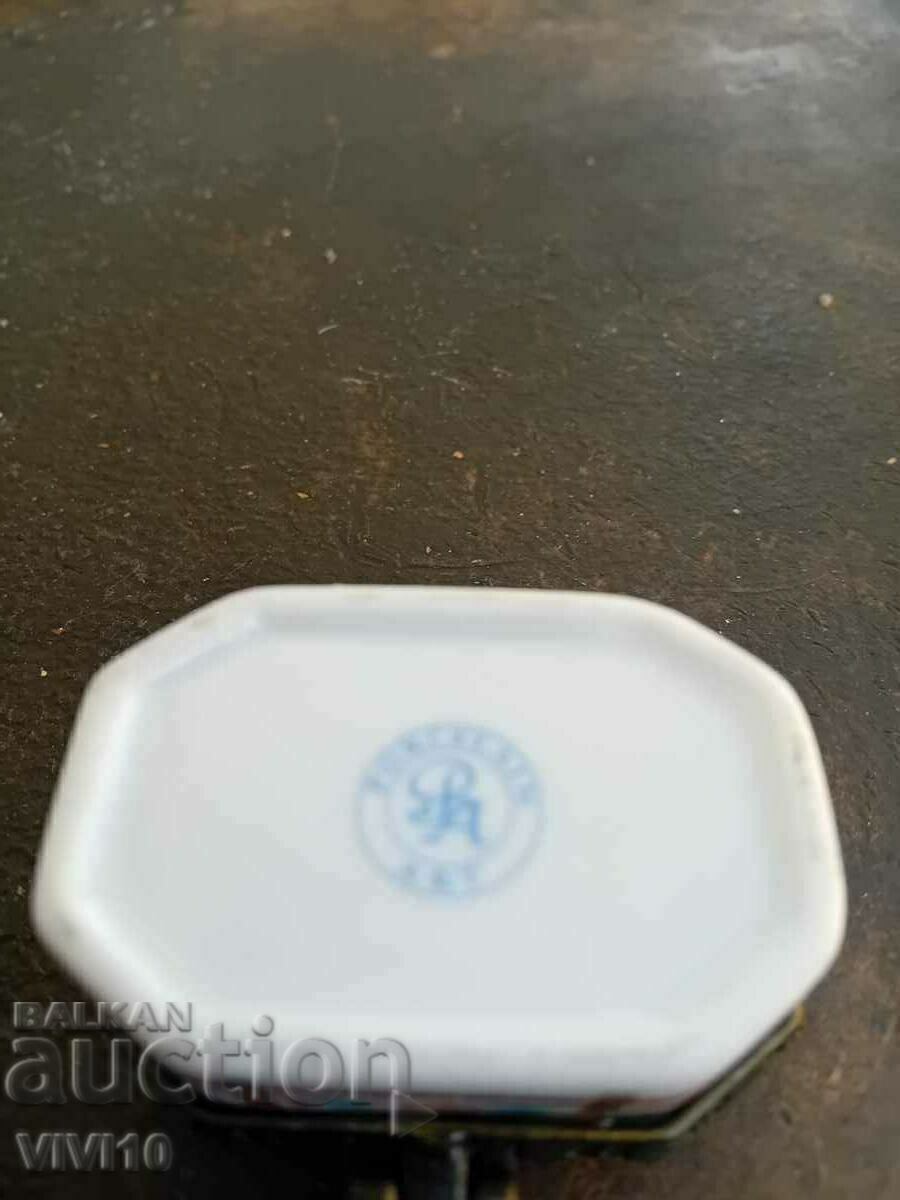 Δημοπρασία Ένα υπέροχο πορσελάνινο κουτί Δημοπρασία Ένα υπέροχο πορσελάνινο κουτί