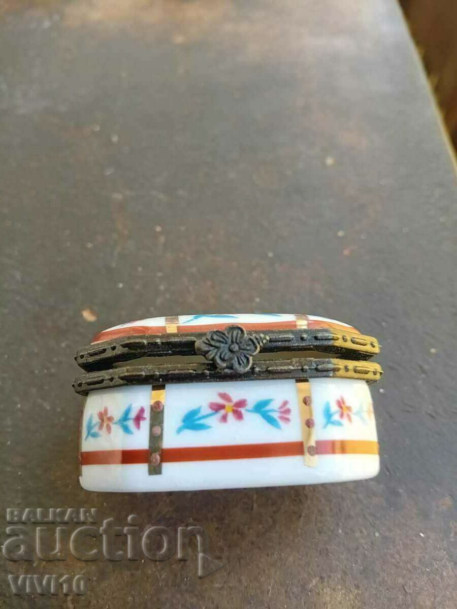 Ένα υπέροχο πορσελάνινο κουτί - 5