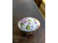 Ένα υπέροχο πορσελάνινο κουτί