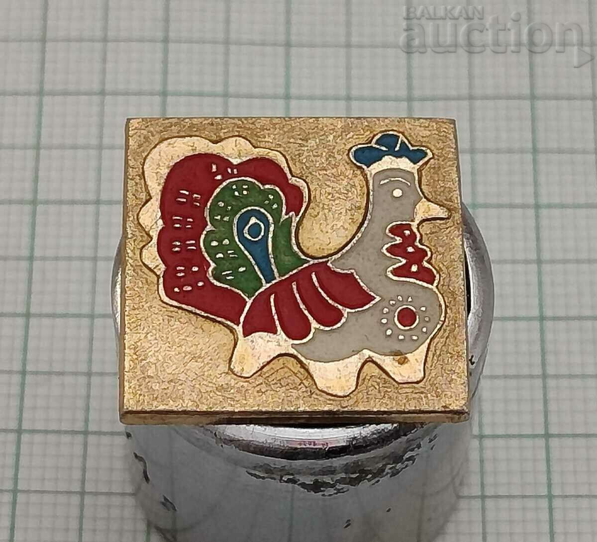 PATTERNED ROOSTER RUSSIA BADGE