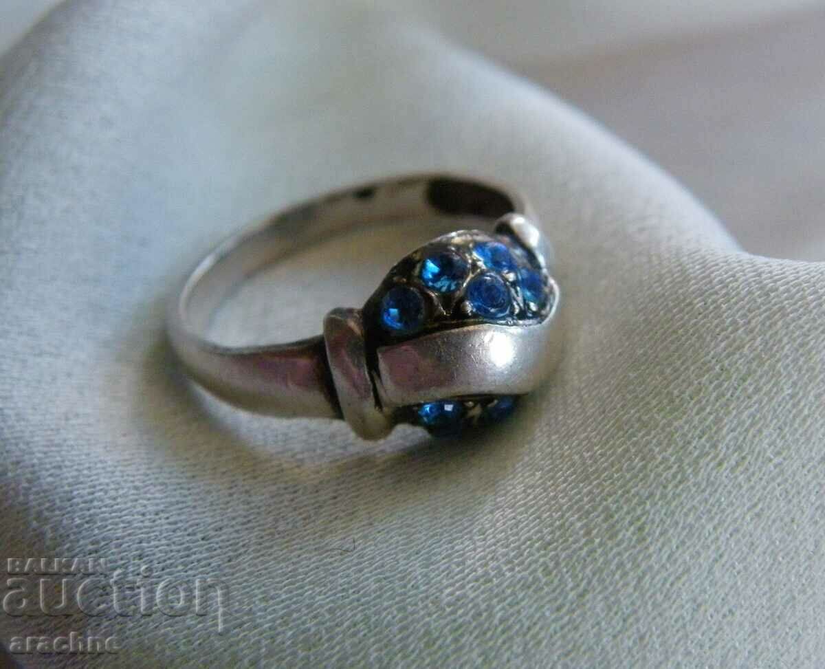 Livrarea Vechi inel cu topaz din argint vest-european