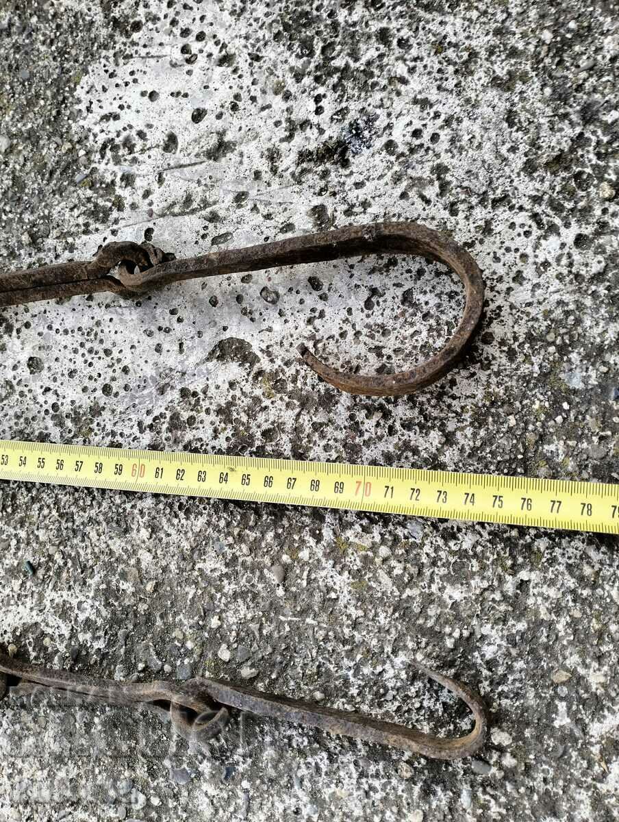 Auction Old wrought iron hearth chain Auction Old wrought iron hearth chain