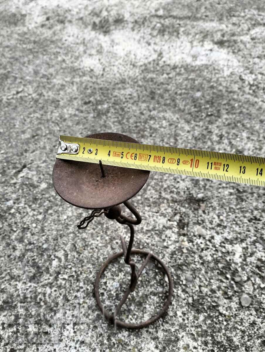 Licitație Sfeșnic de fier Licitație Sfeșnic de fier