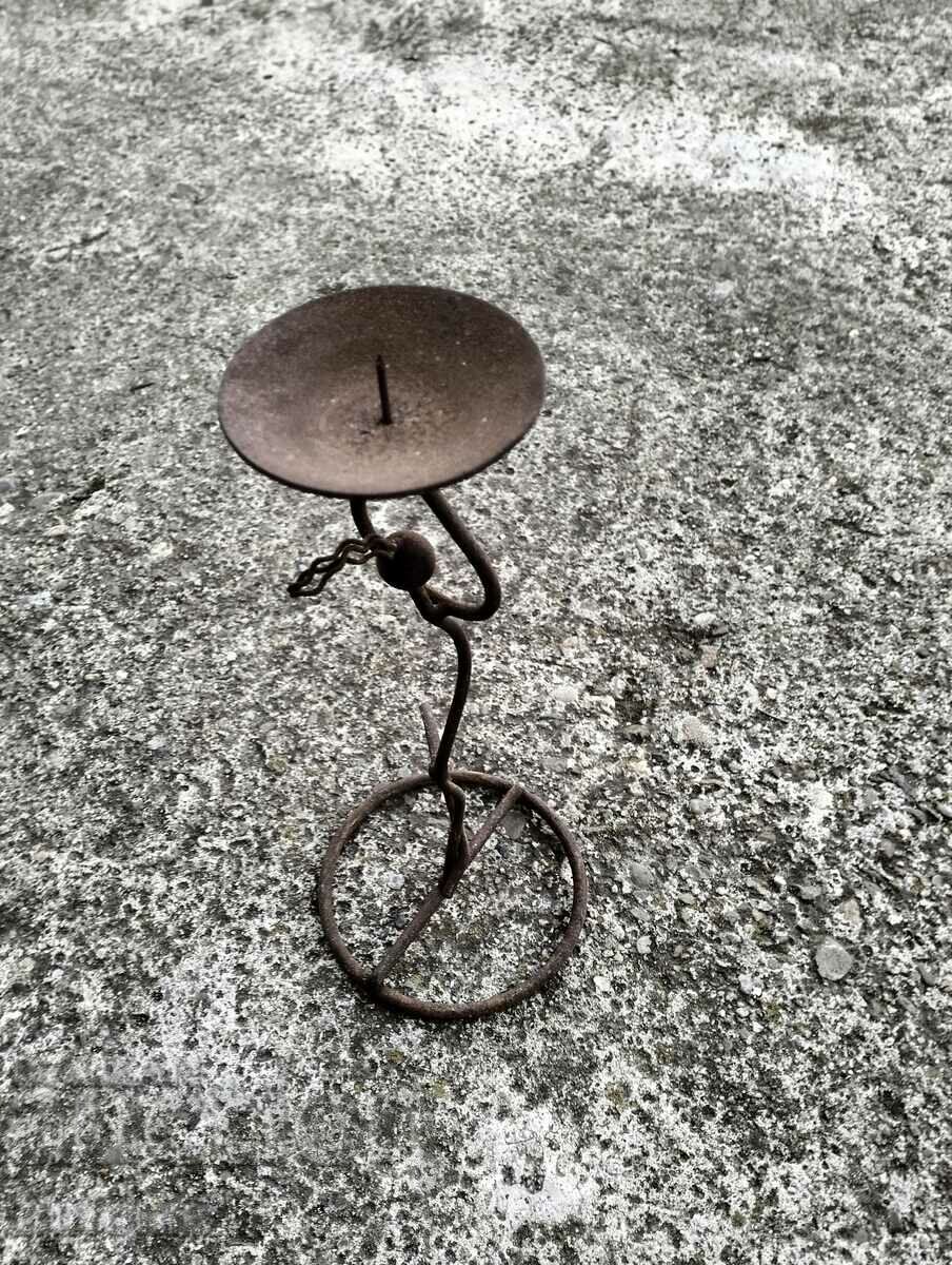 Σιδερένιο κηροπήγιο Σιδερένιο κηροπήγιο