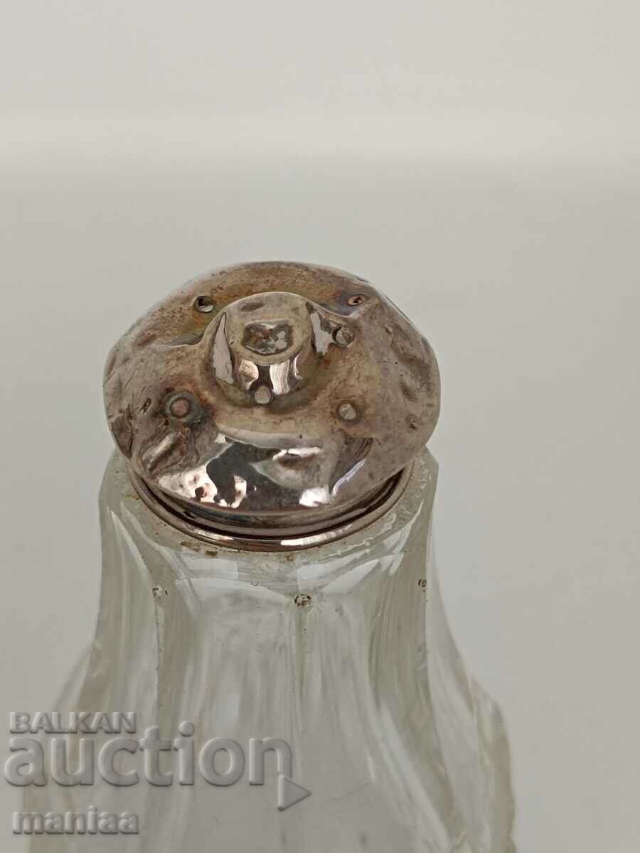 Delivery of Beautiful silver salt shakers marked 1911 Chester Delivery of Beautiful silver salt shakers marked 1911 Chester