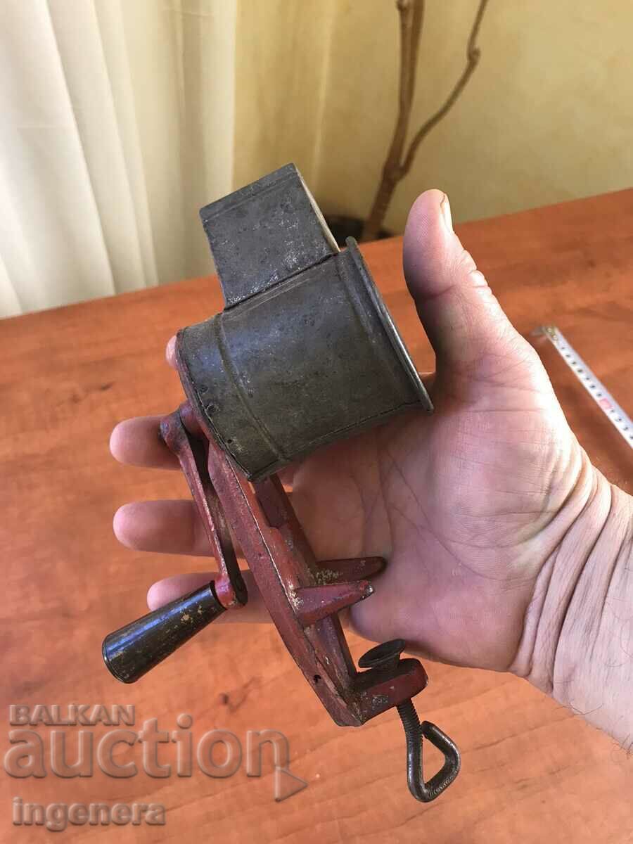 GRINDER GRINDER FOR NUTS, COFFEE, SPICES ETC.-CAST IRON - 5 GRINDER GRINDER FOR NUTS, COFFEE, SPICES ETC.-CAST IRON - 5