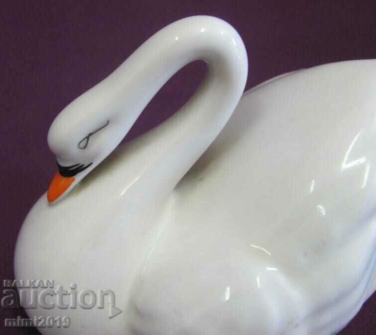 Vintich Porcelain Figure - Swan marked with price 30.00 BGN | € 15.34 Vintich Porcelain Figure - Swan marked with price 30.00 BGN | € 15.34