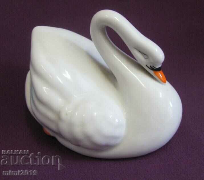 Delivery of Vintich Porcelain Figure - Swan marked Delivery of Vintich Porcelain Figure - Swan marked