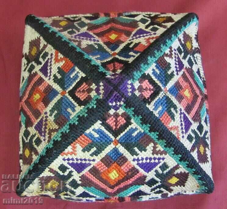 Auction Vintich Hand-Embroidered Men's Bowler Hat Auction Vintich Hand-Embroidered Men's Bowler Hat