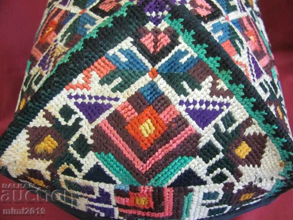 Delivery of Vintich Hand-Embroidered Men's Bowler Hat Delivery of Vintich Hand-Embroidered Men's Bowler Hat