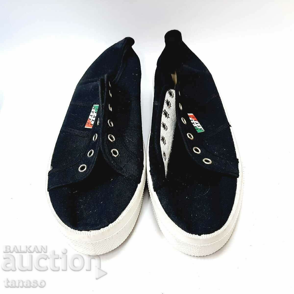 Italian sports shoes, size 40, new (17.5) with price 20.00 BGN | € 10.23 Italian sports shoes, size 40, new (17.5) with price 20.00 BGN | € 10.23