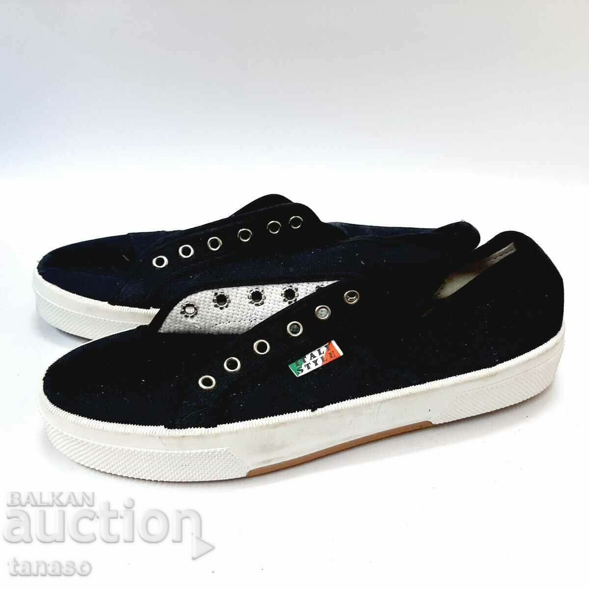 Italian sports shoes, size 40, new (17.5) Italian sports shoes, size 40, new (17.5)