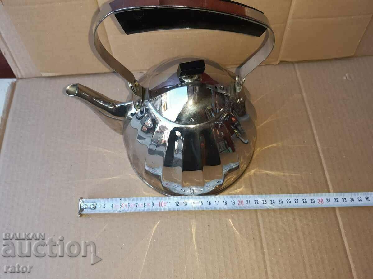 Стар красив запазен чайник СССР с цена 16.00 лв. | € 8.18 Стар красив запазен чайник СССР с цена 16.00 лв. | € 8.18