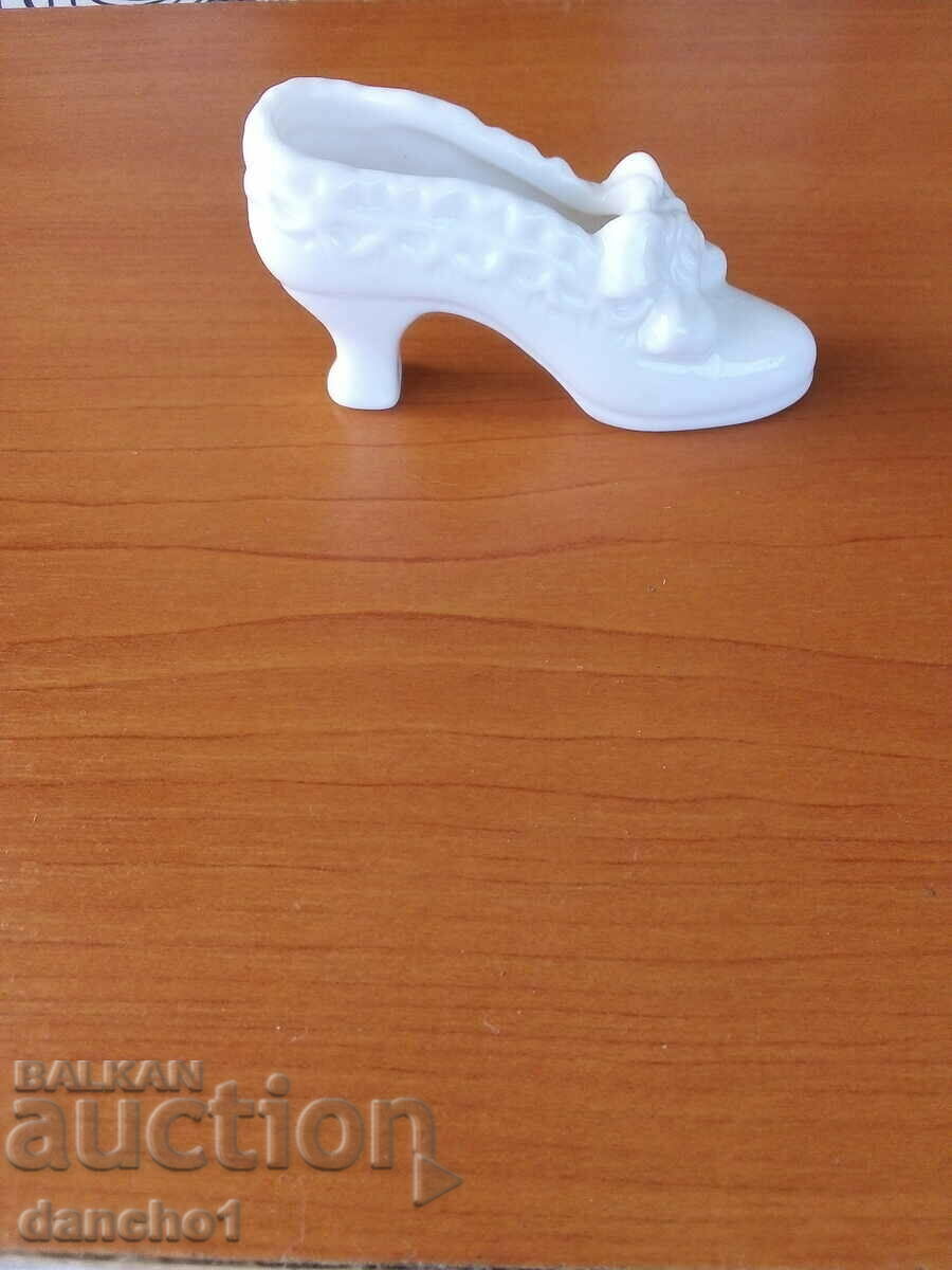 Porcelain shoe