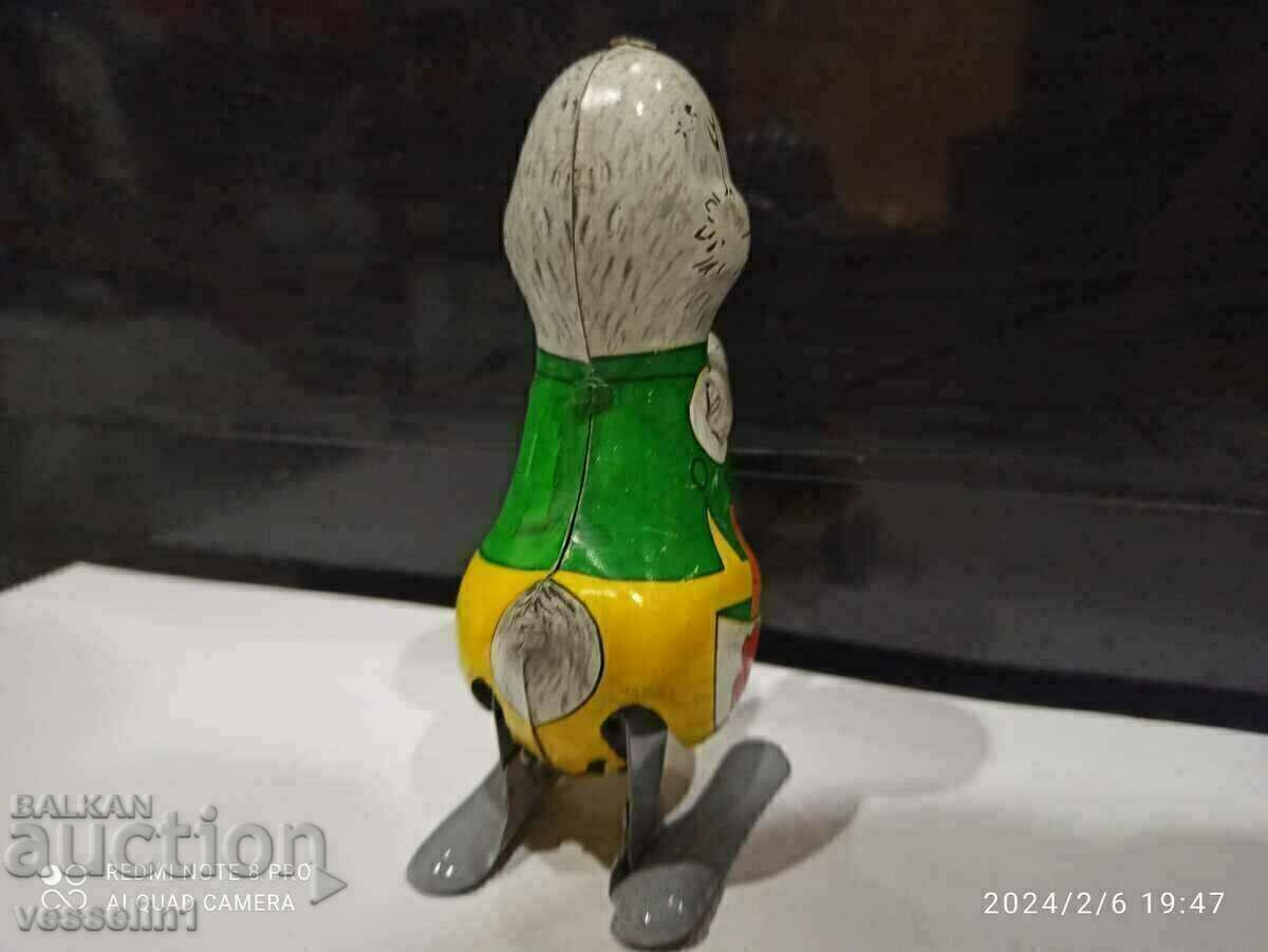 Licitație Jucărie veche de tablă iepure URSS cu mecanism de înfășurare