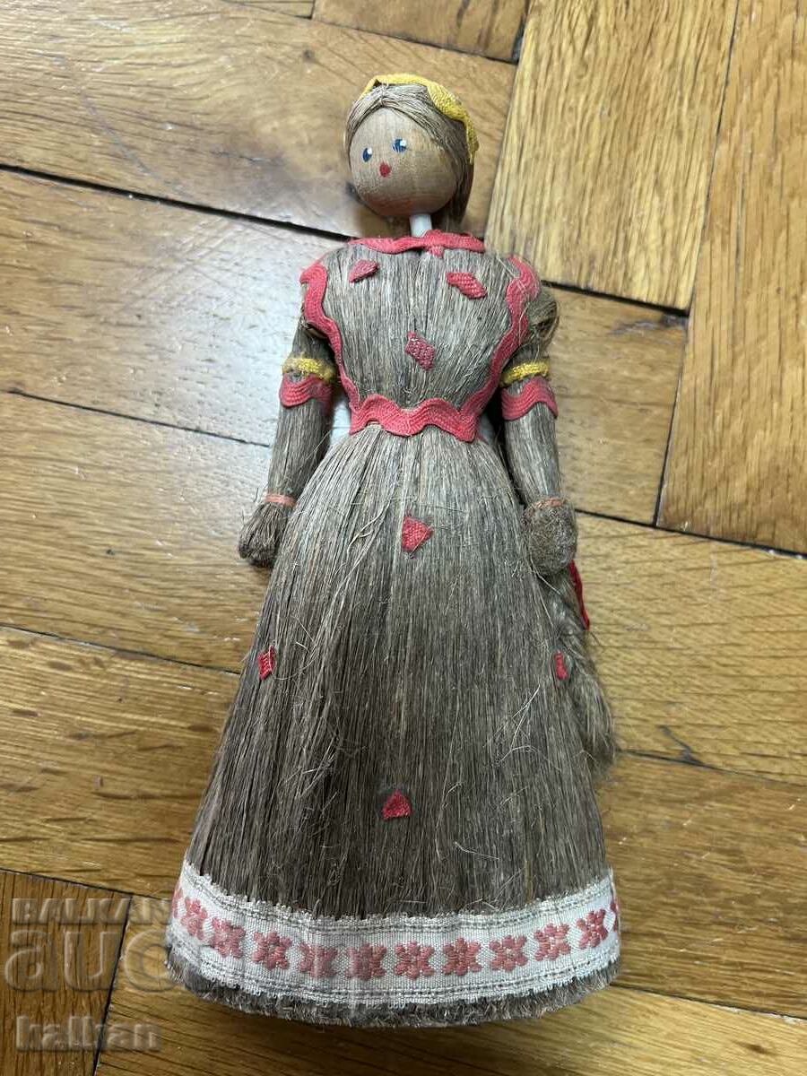 Παλιά ψάθινη κούκλα