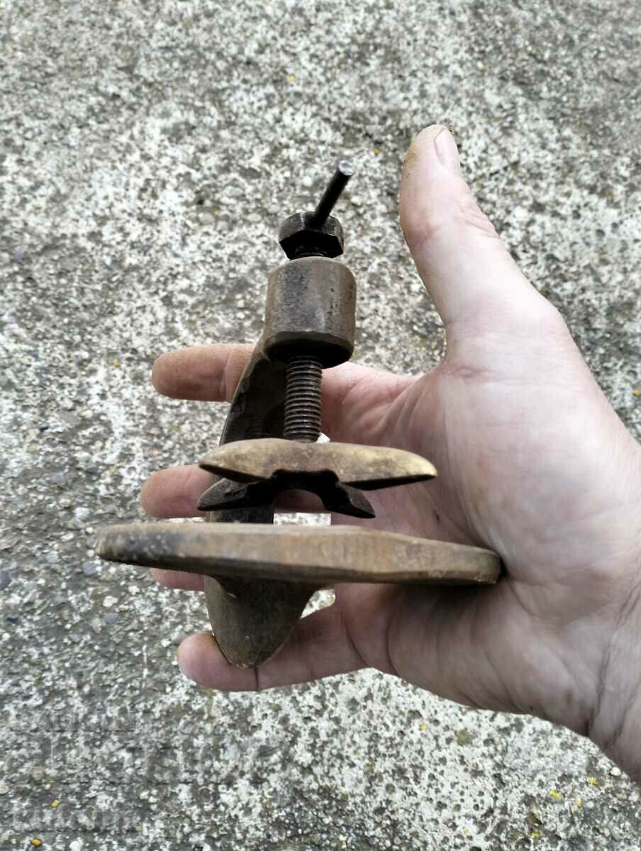 Clamp for gluing tires with price 9.99 BGN | € 5.11 Clamp for gluing tires with price 9.99 BGN | € 5.11