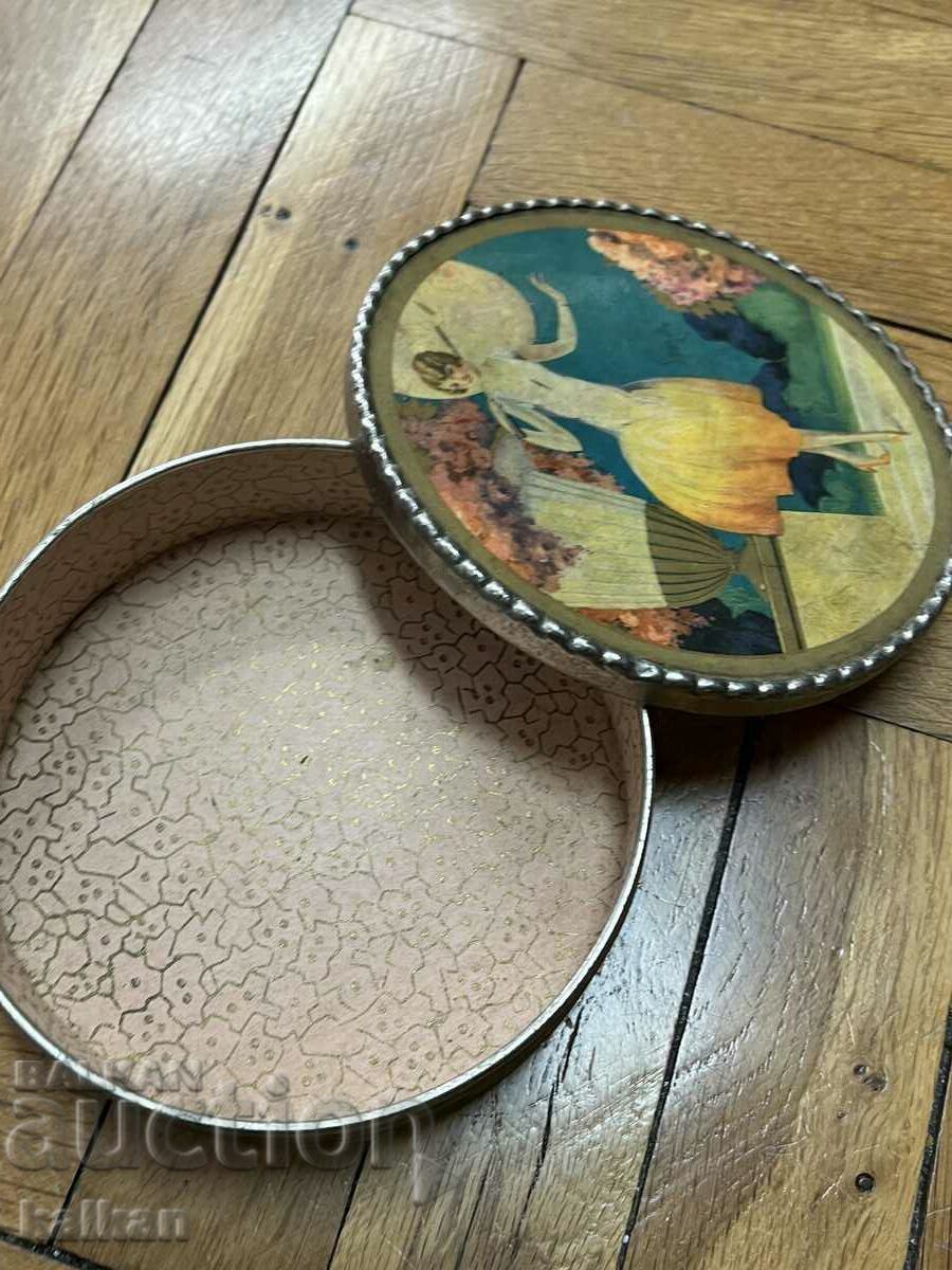 Delivery of Old Art Deco box Delivery of Old Art Deco box