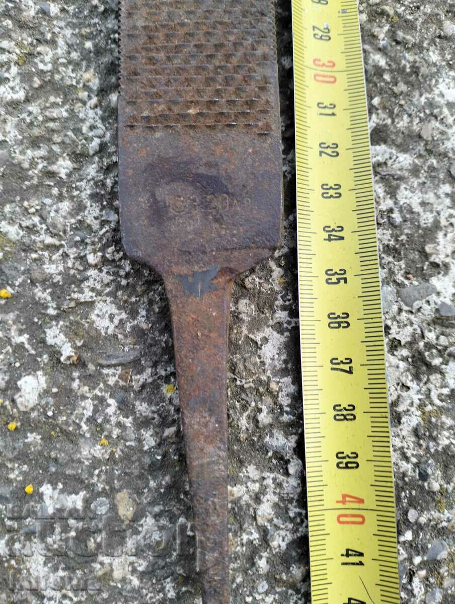 Old woodworking saw with price 9.99 BGN | € 5.11 Old woodworking saw with price 9.99 BGN | € 5.11