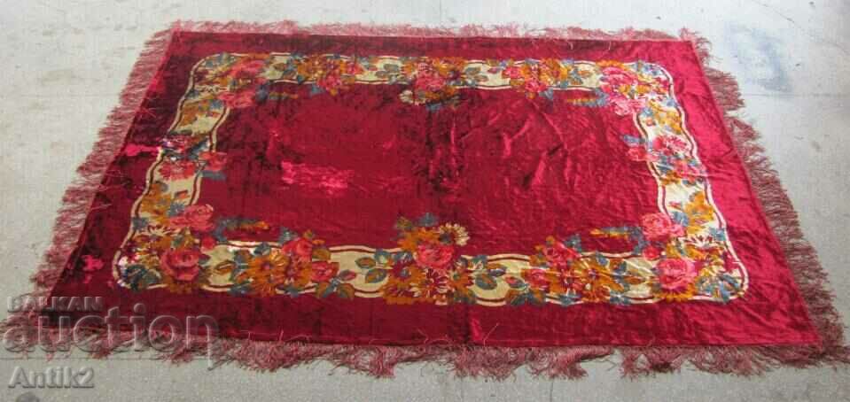 Delivery of Vintich Large Plush Table Cover 1.70x1.30cm. Delivery of Vintich Large Plush Table Cover 1.70x1.30cm.