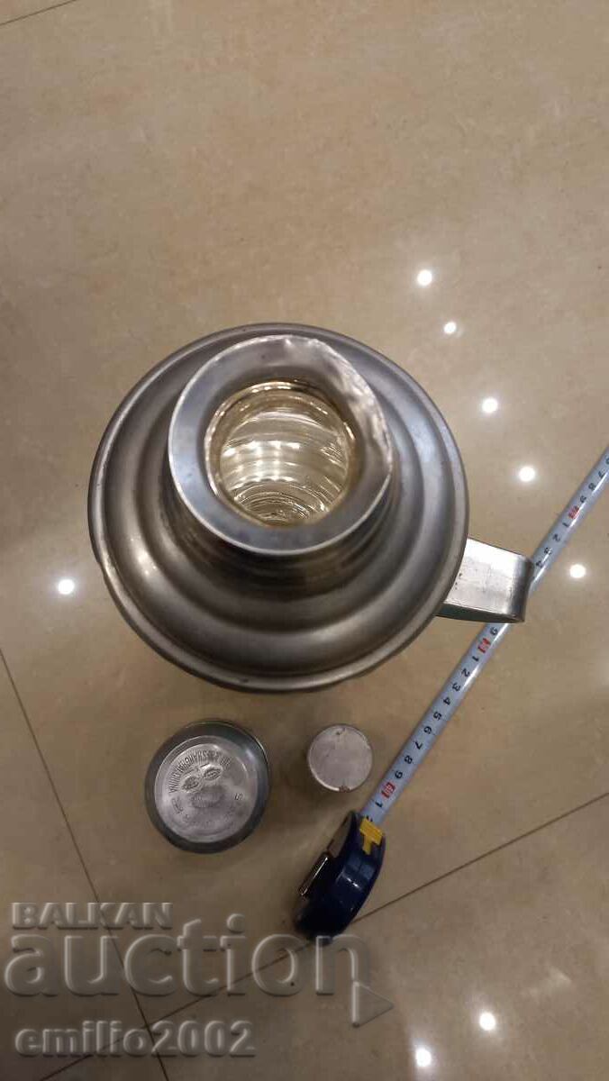 Livrarea Termo chinezesc de epocă Livrarea Termo chinezesc de epocă