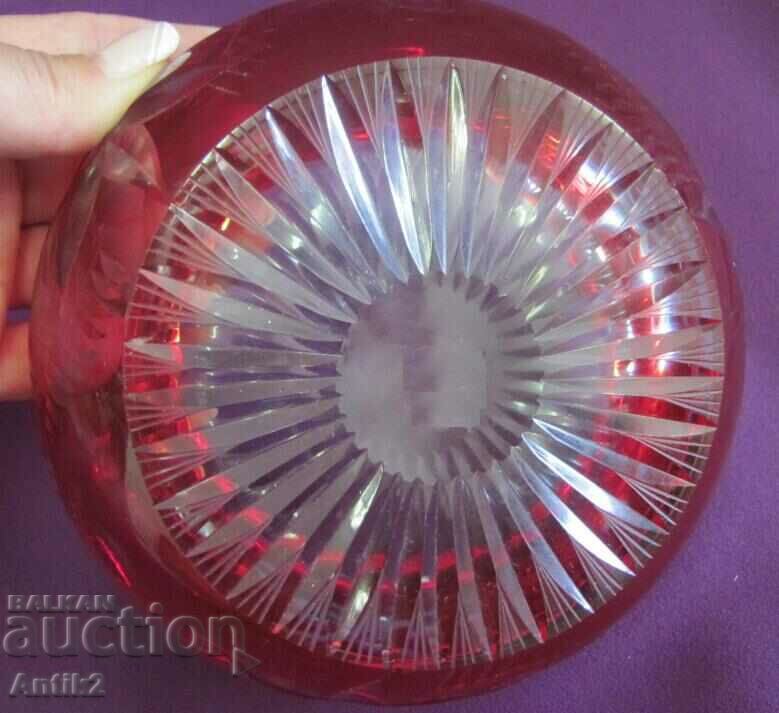 Delivery of Vintich Massive Ashtray Red Crystal Delivery of Vintich Massive Ashtray Red Crystal