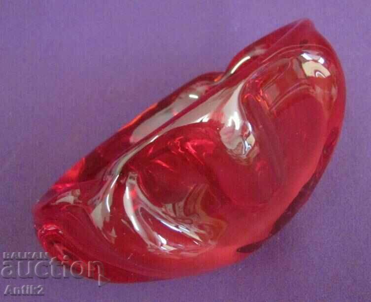 Delivery of Vintich Solid Ashtray Crystal Glass Delivery of Vintich Solid Ashtray Crystal Glass