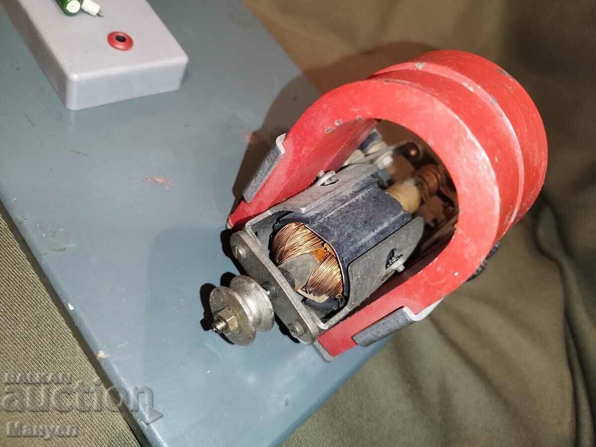Auction Old model motor generator. Auction Old model motor generator.