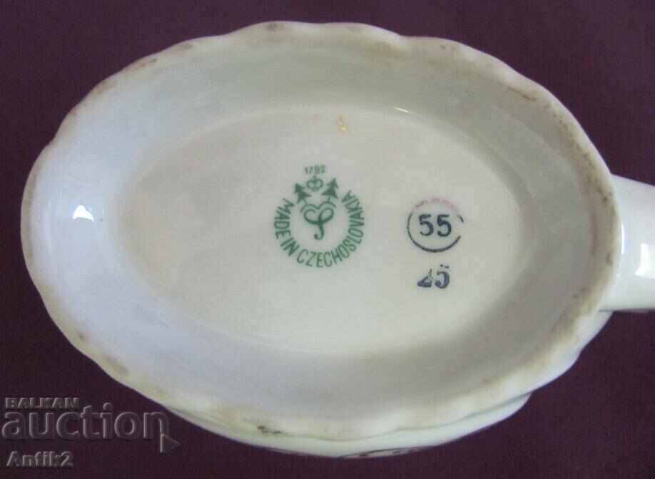 Delivery of Vintich Porcelain Water Feeder Czechoslovakia Delivery of Vintich Porcelain Water Feeder Czechoslovakia