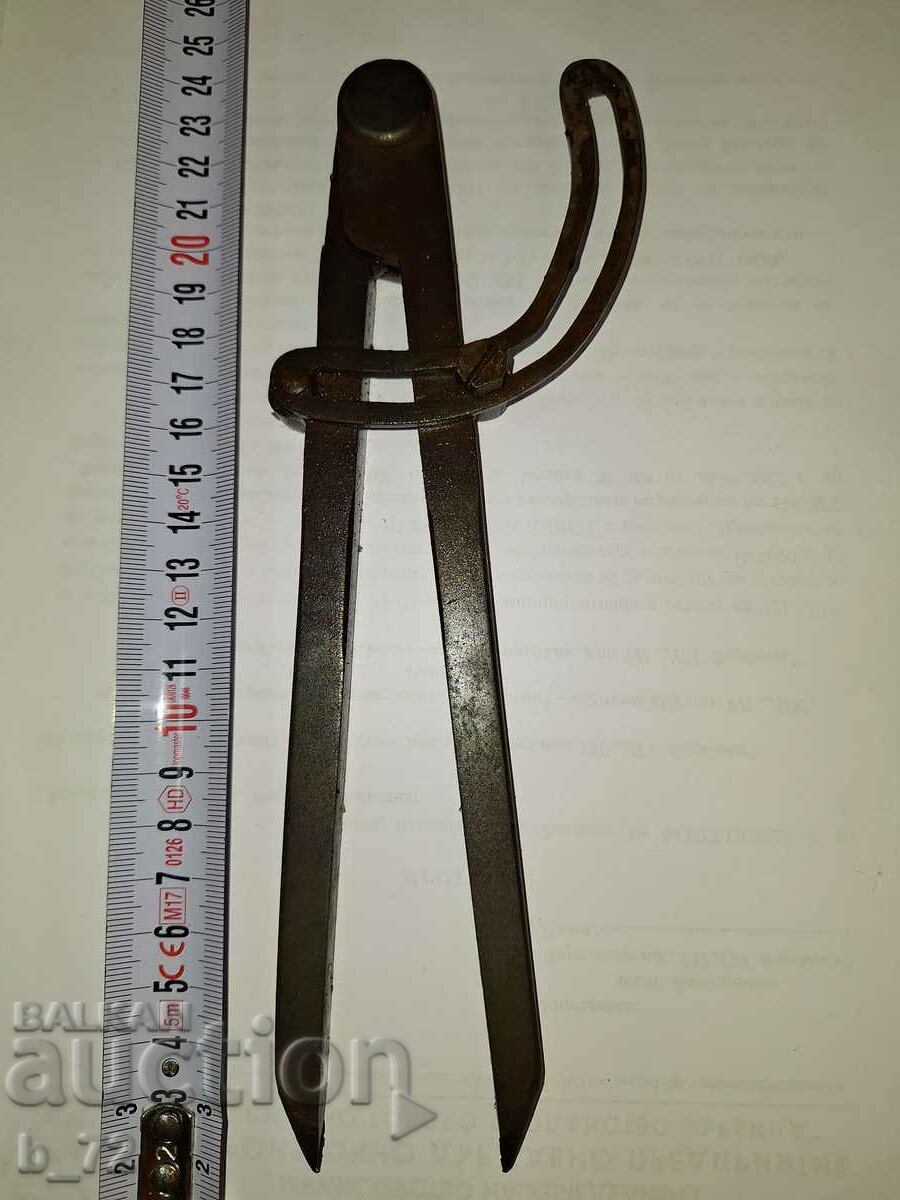 Riglă solidă, busolă cu preț € 17.90 | 35.01 BGN