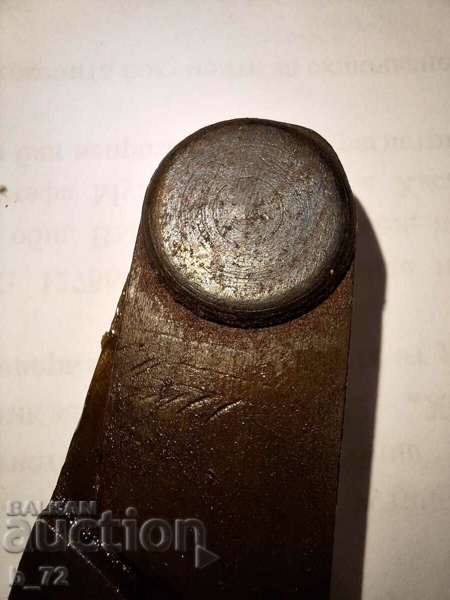 Livrarea Riglă solidă, busolă