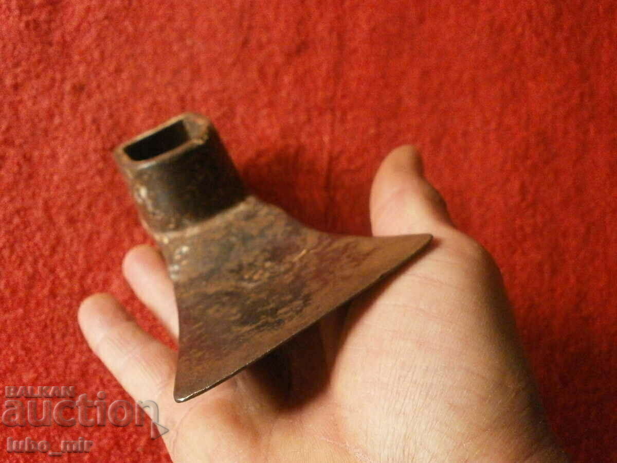 OLD AGRICULTURAL TOOL - HOE - 6 OLD AGRICULTURAL TOOL - HOE - 6