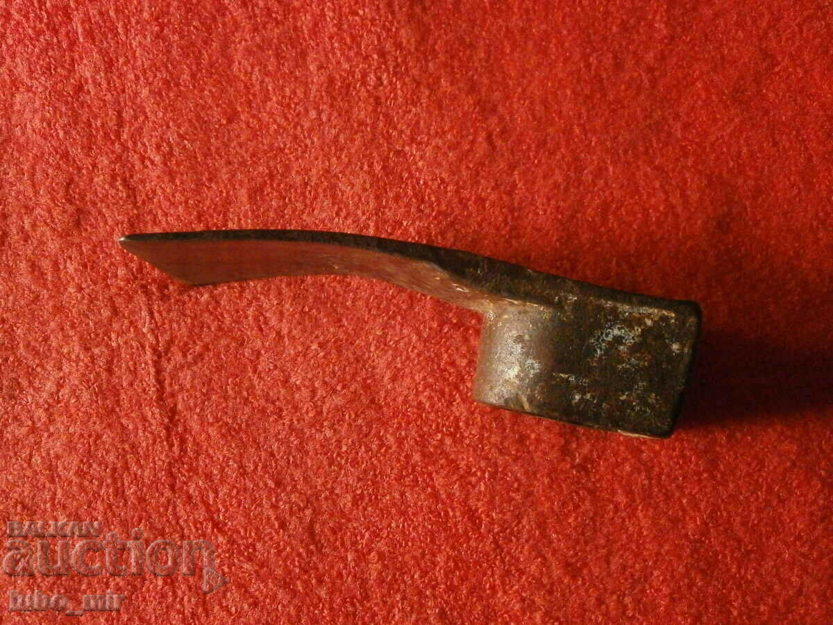 OLD AGRICULTURAL TOOL - HOE - 7 OLD AGRICULTURAL TOOL - HOE - 7