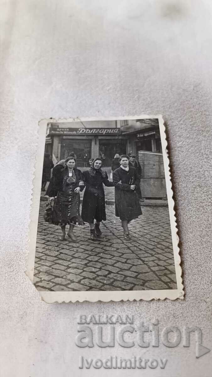 Foto Sofia Trei femei pe stradă