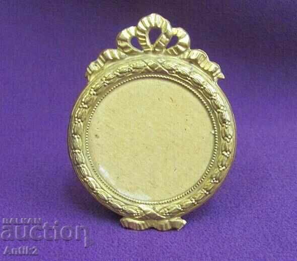 Delivery of 19th Century Antique Small Bronze Picture Frame