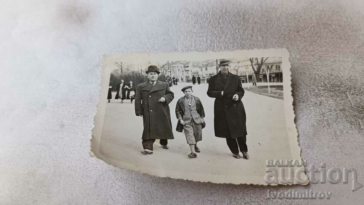 Photo Yambol Two men and a boy on a walk