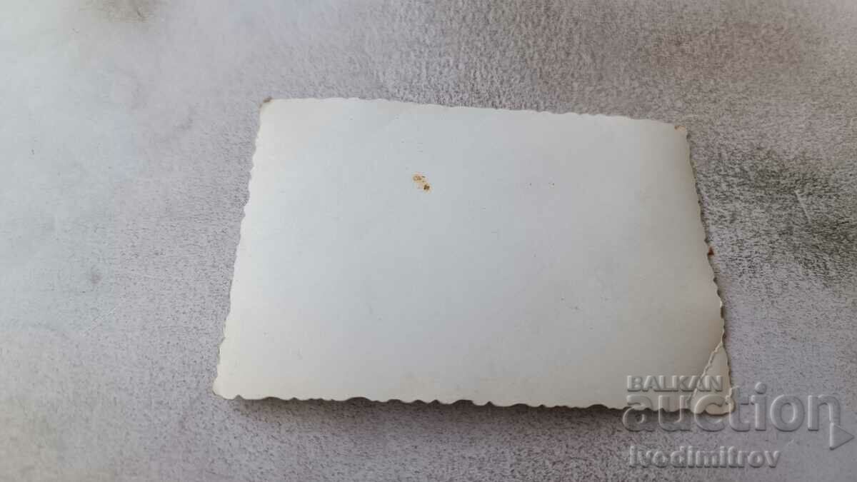 Φωτογραφία Τρεις άντρες στην παραλία με τιμή 2.65 BGN | € 1.35 Φωτογραφία Τρεις άντρες στην παραλία με τιμή 2.65 BGN | € 1.35