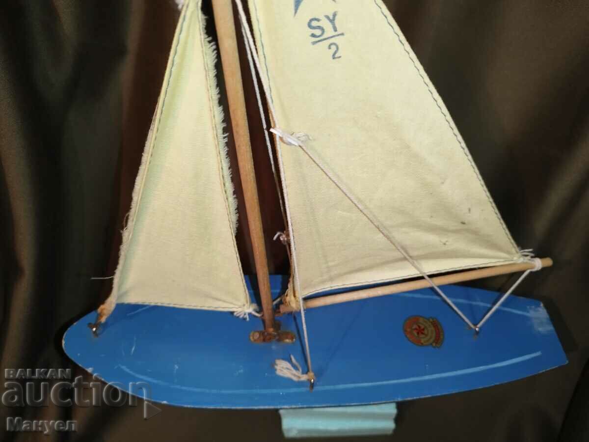 Аукцион Старо моделче на яхта,платноходка. Аукцион Старо моделче на яхта,платноходка.